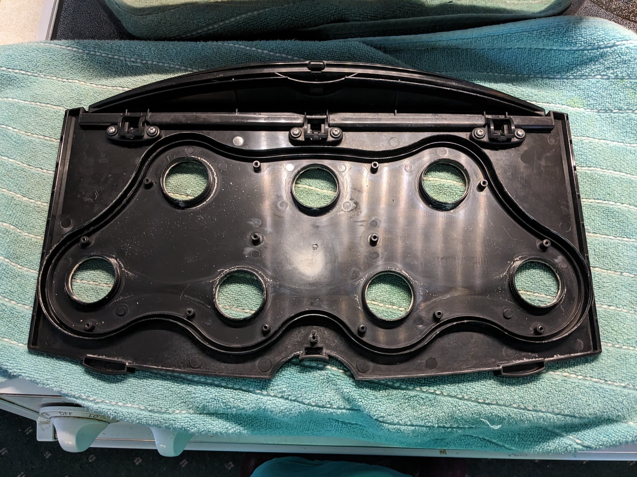 Update #4: Step 5: Taking the grow deck apart. There are 14 phillips screws to remove! I placed all the screws in a ZipLoc …